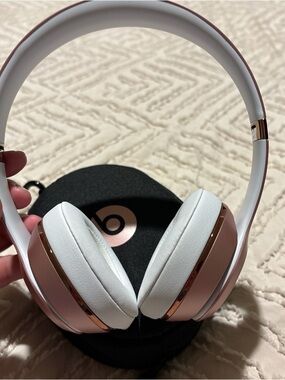 Solo3 Wireless Headphones - White and Rose Gold